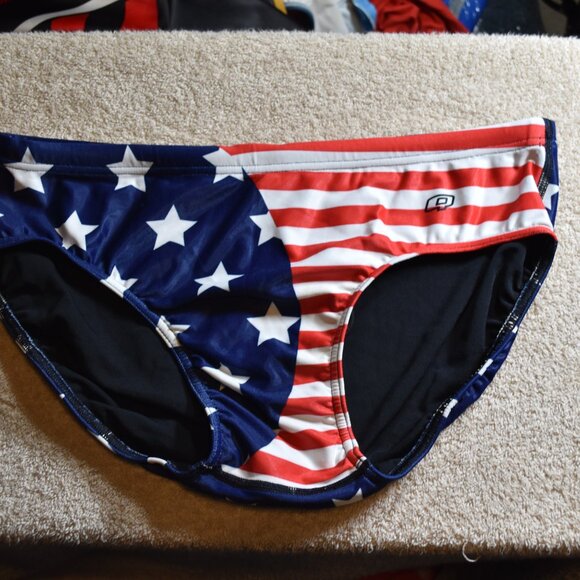Men's Q Swimwear swim brief size 32, excellent shape - Picture 2 of 7